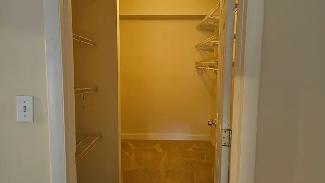 $2,000 | 729 Limerick Lane, Unit 1B, Schaumburg, IL 60193