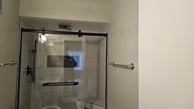 $2,000 | 729 Limerick Lane, Unit 1B, Schaumburg, IL 60193