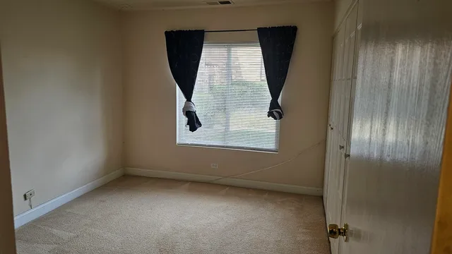 $2,000 | 729 Limerick Lane, Unit 1B, Schaumburg, IL 60193