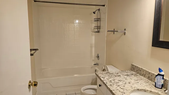 $2,000 | 729 Limerick Lane, Unit 1B, Schaumburg, IL 60193