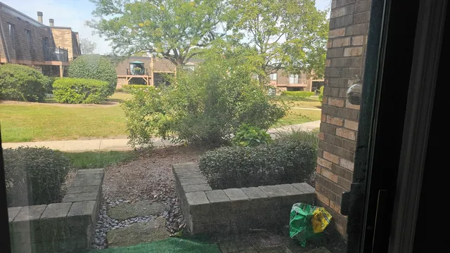 $2,000 | 729 Limerick Lane, Unit 1B, Schaumburg, IL 60193