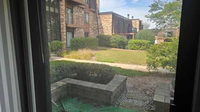 $2,000 | 729 Limerick Lane, Unit 1B, Schaumburg, IL 60193