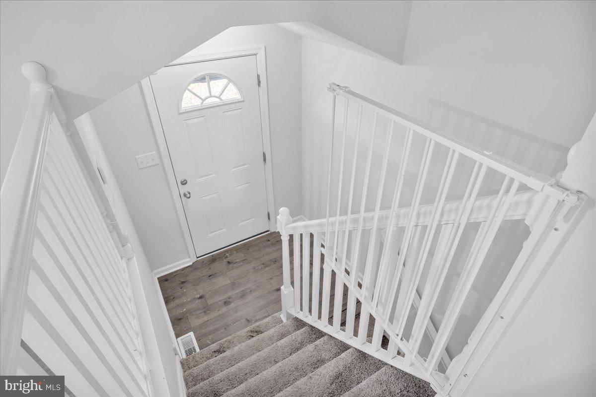 246 Colgate Avenue Pemberton, NJ 08068 - Photo 4 of 30 Foyer