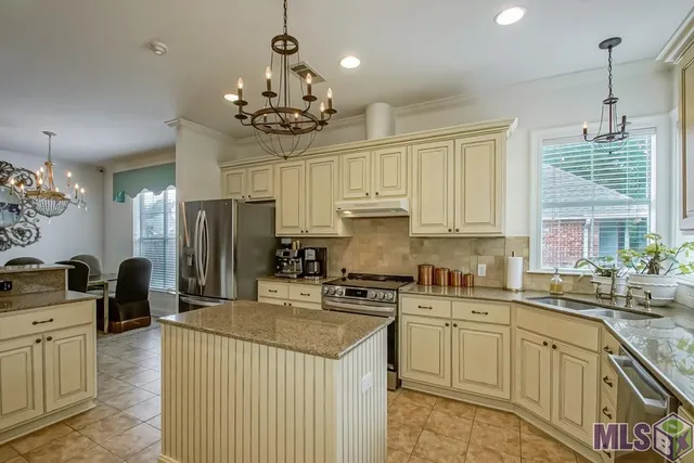 $600,000 | 215 Wylie Drive, Baton Rouge, LA 70808