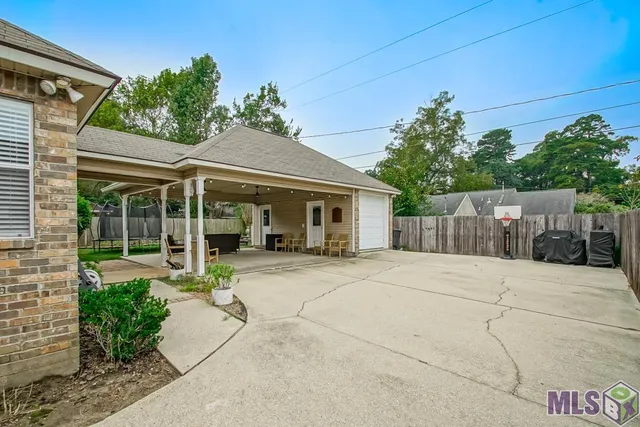 $600,000 | 215 Wylie Drive, Baton Rouge, LA 70808