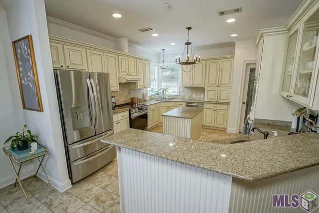 $600,000 | 215 Wylie Drive, Baton Rouge, LA 70808