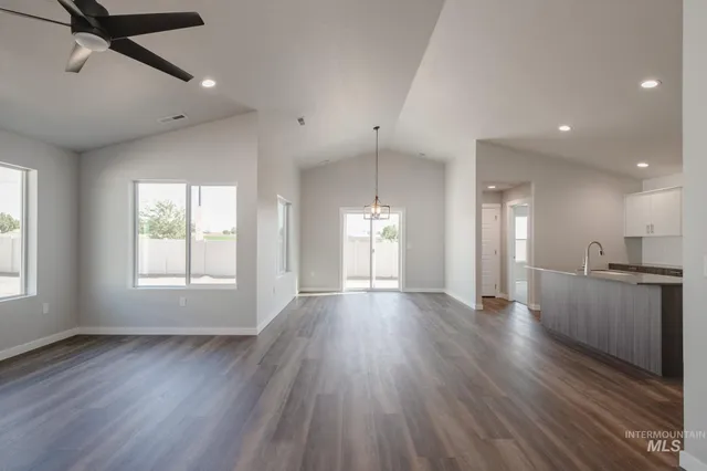 $599,990 | 2940 North Schimigadoon Way, Eagle, ID 83616