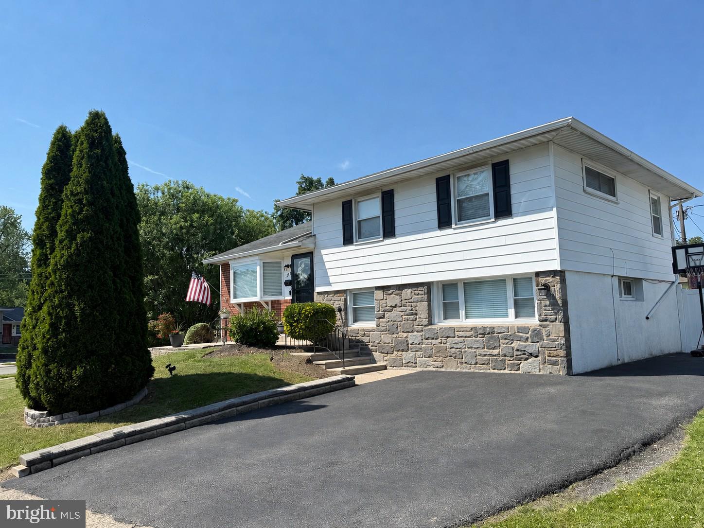 1123 Wynnbrook Road Secane, PA 19018 - Photo 14 of 14 a house view with a garden space