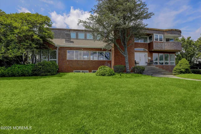 a view of a backyard with sitting area and garden
