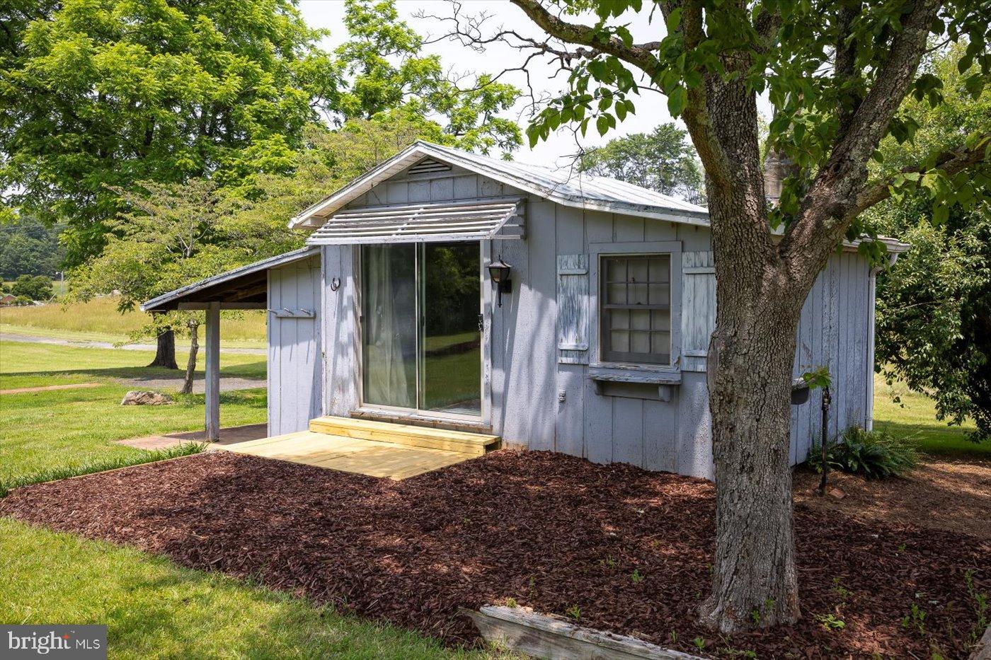 274 Aaron Mountain Road Castleton, VA 22716 - Photo 37 of 76 Office nestled in lush greenery.