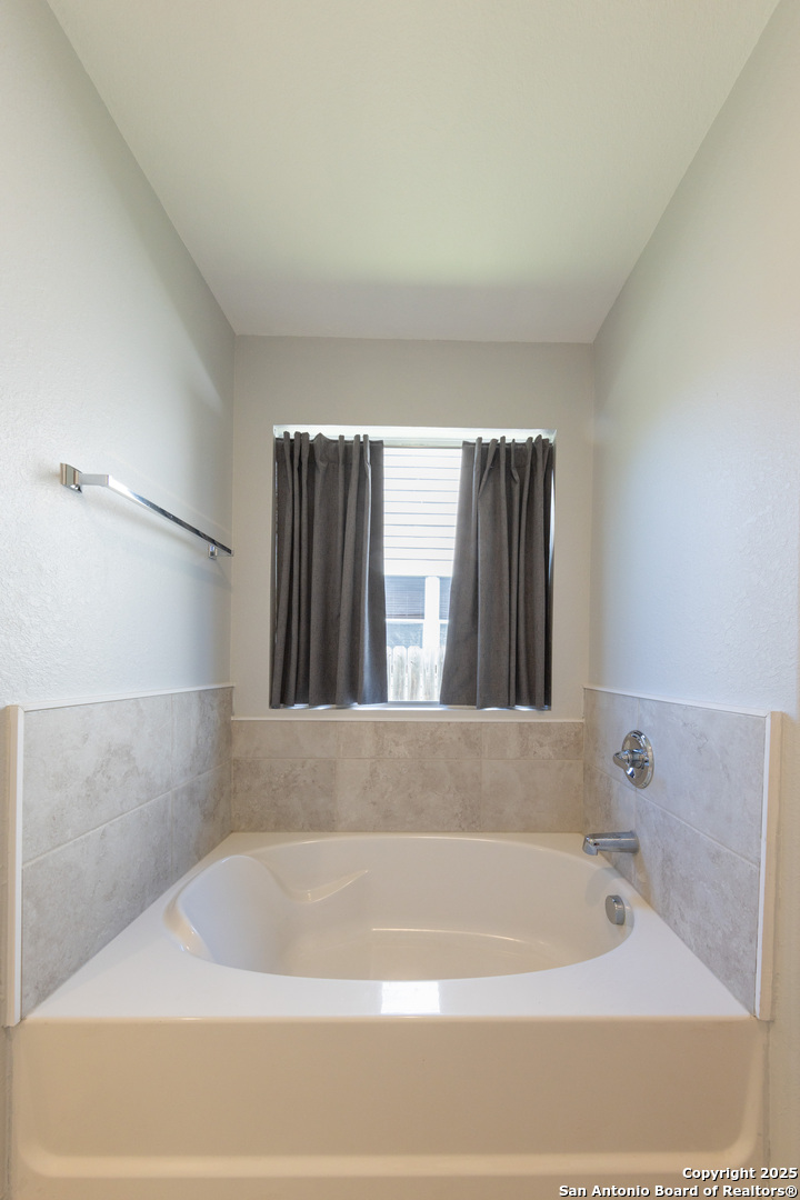 15522 Flowing Spring San Antonio, TX 78247 - Photo 17 of 33