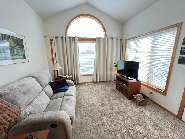 $400,000 | 14326 Peninsula Point Drive, Savage, MN 55378