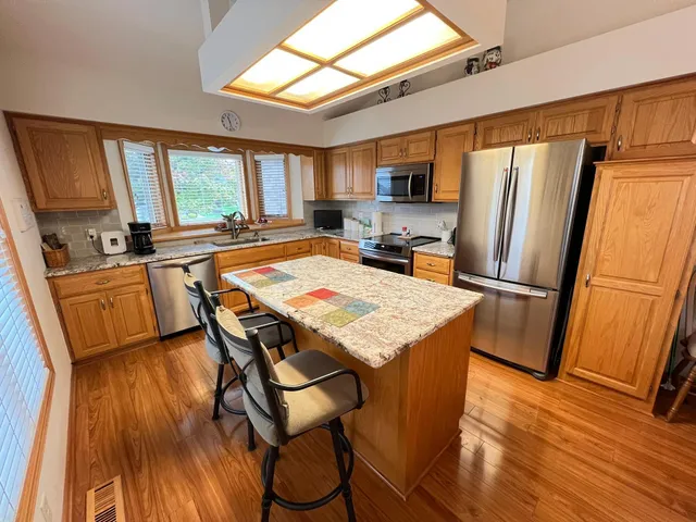 $400,000 | 14326 Peninsula Point Drive, Savage, MN 55378