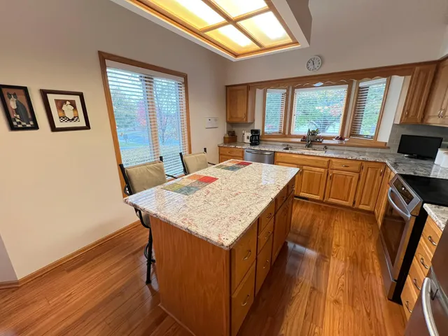 $400,000 | 14326 Peninsula Point Drive, Savage, MN 55378