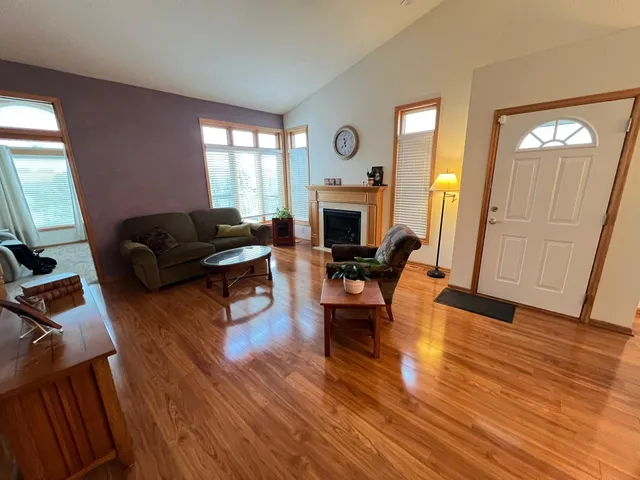 $400,000 | 14326 Peninsula Point Drive, Savage, MN 55378