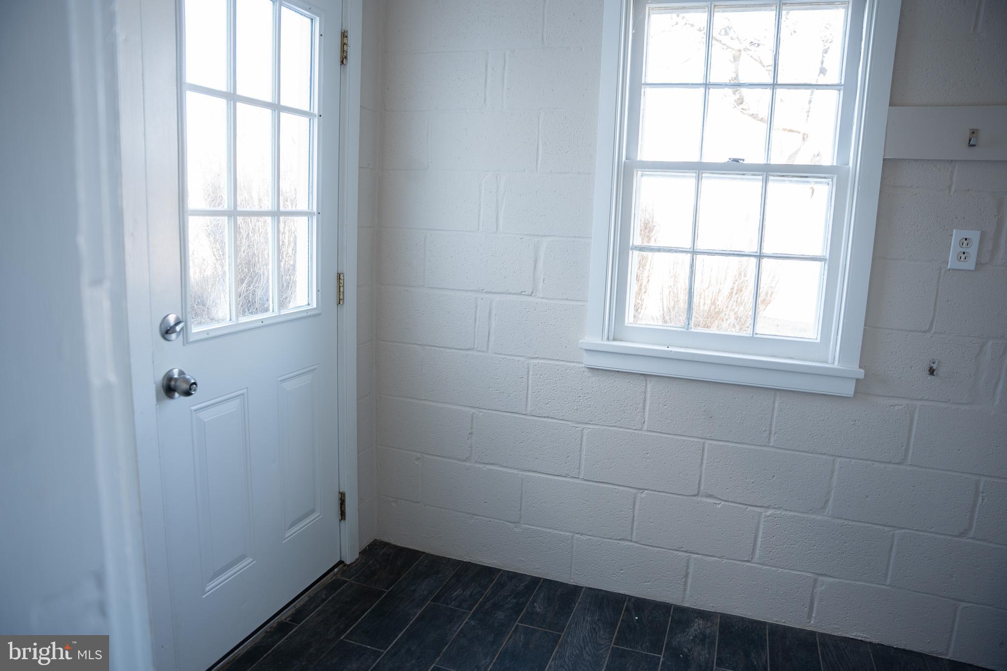 395 Bishop Hollow Road, Unit C Newtown Square, PA 19073 - Photo 16 of 28 a bathroom with a window