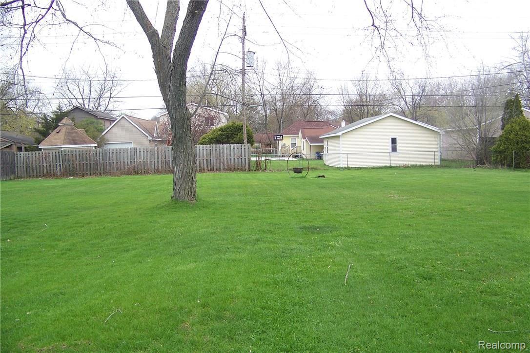 5247 Sashabaw Road Clarkston, MI 48346 - Photo 14 of 14 100_8188.JPG