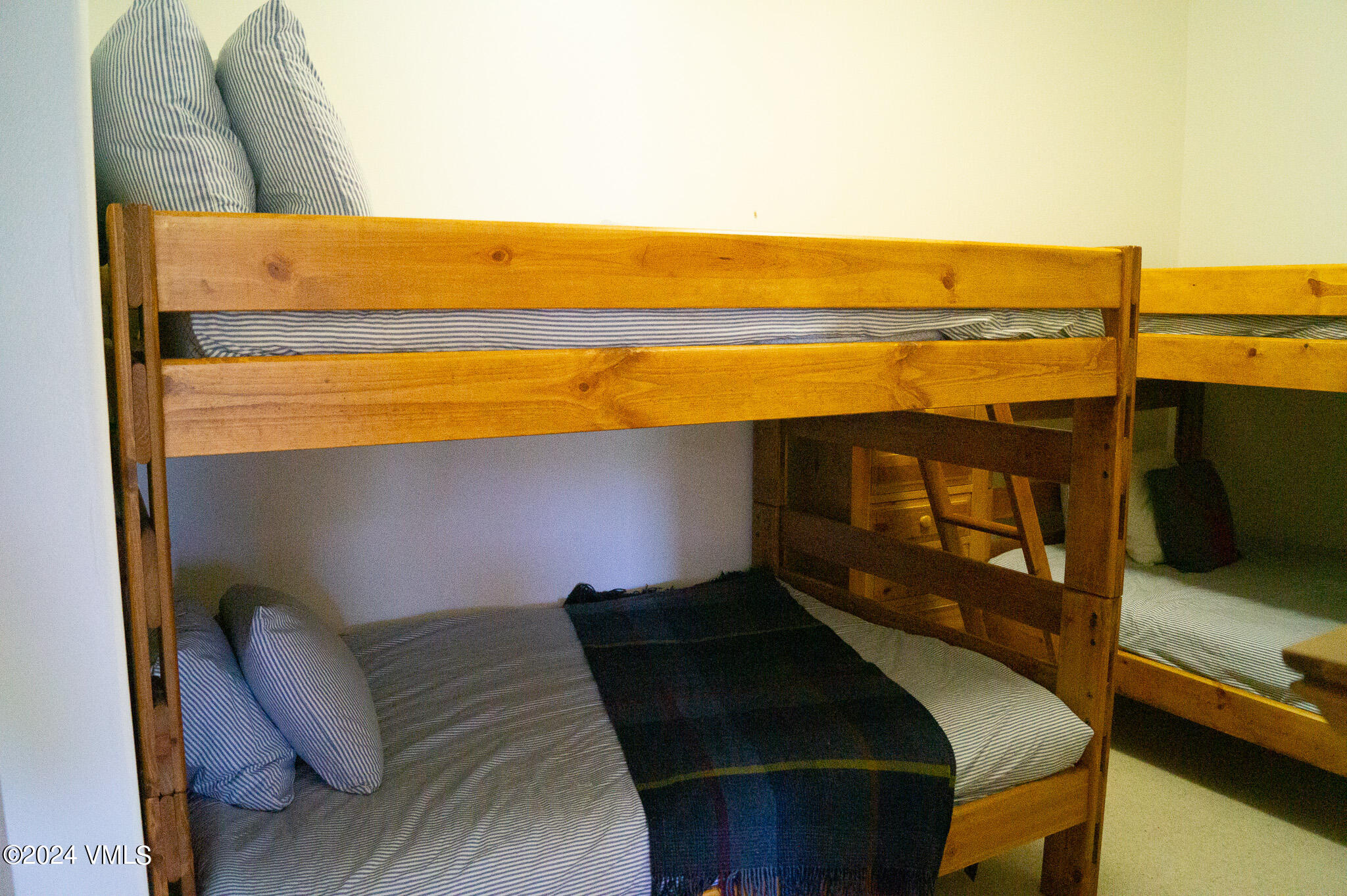 321 Legends Drive Edwards, CO 81632 - Photo 40 of 47 a living room with furniture