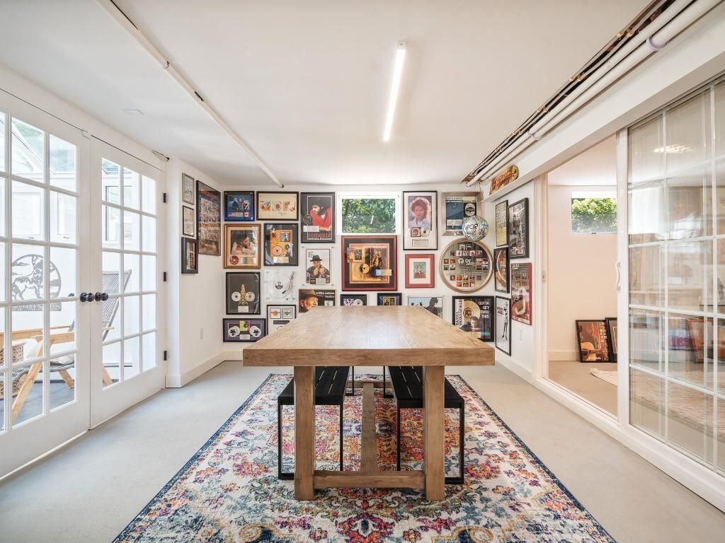 3 Jeffrey's Neck Road Ipswich, MA 01938 - Photo 29 of 42 a living room with furniture a table and a large window