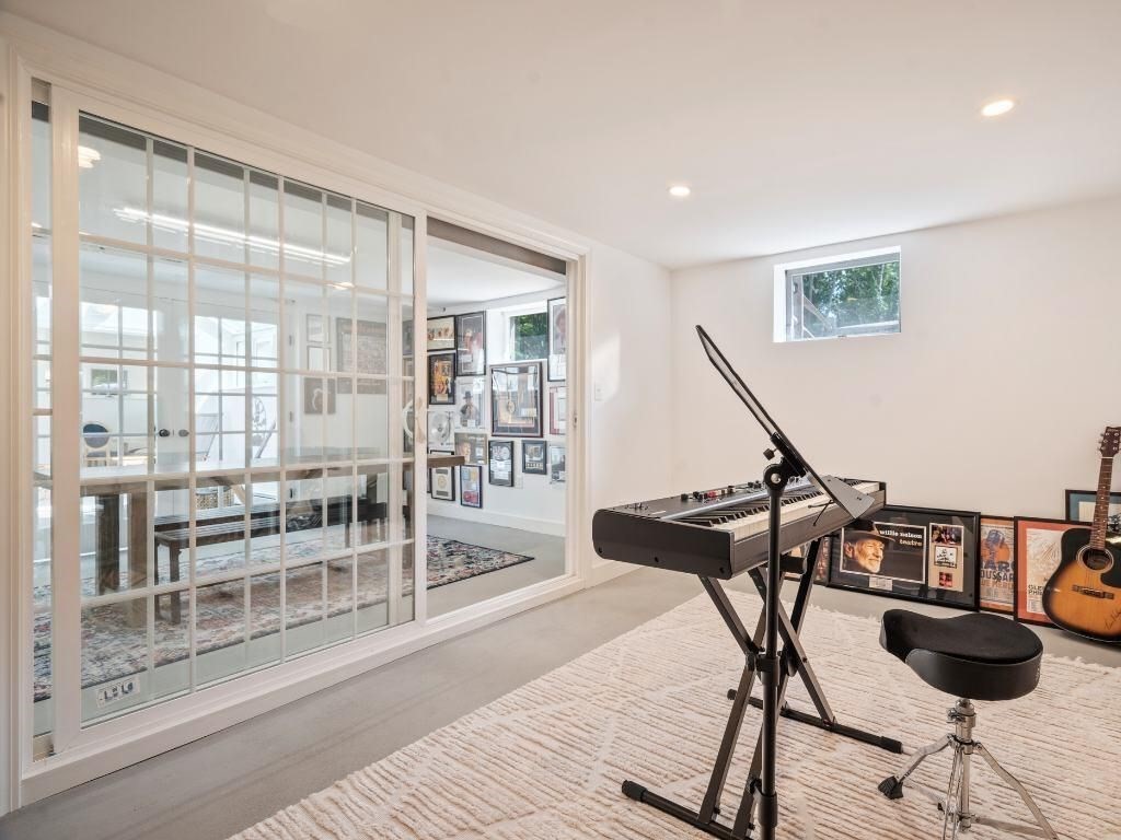 3 Jeffrey's Neck Road Ipswich, MA 01938 - Photo 30 of 42 a view of a room with furniture and wooden floor