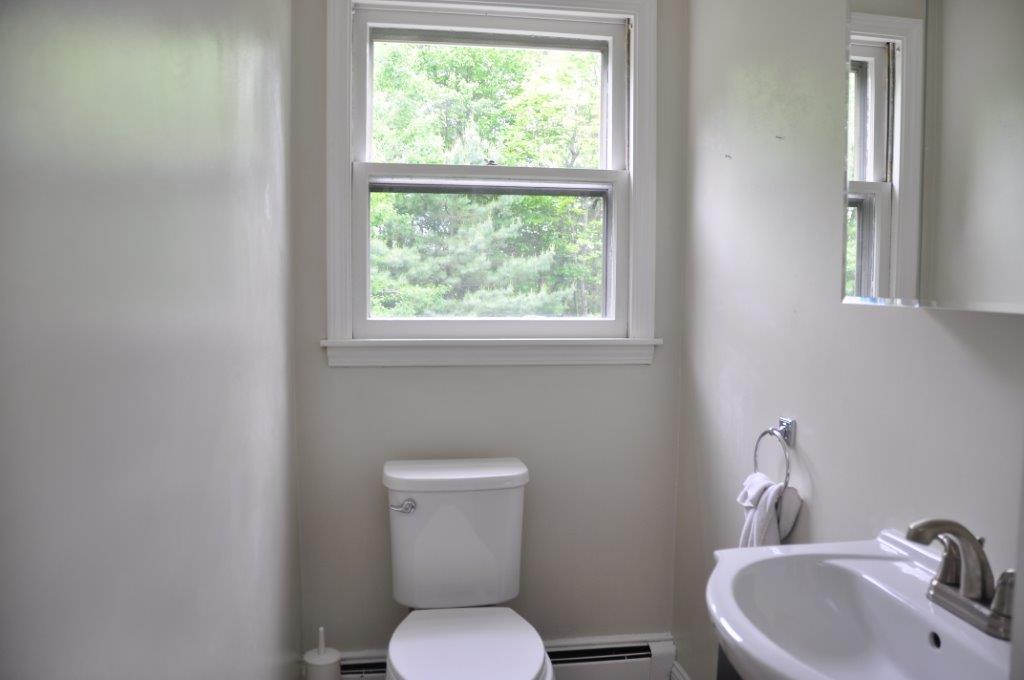 25 Carriage Road Cumberland Foreside, ME 04110 - Photo 8 of 29 First floor 1/2 bath