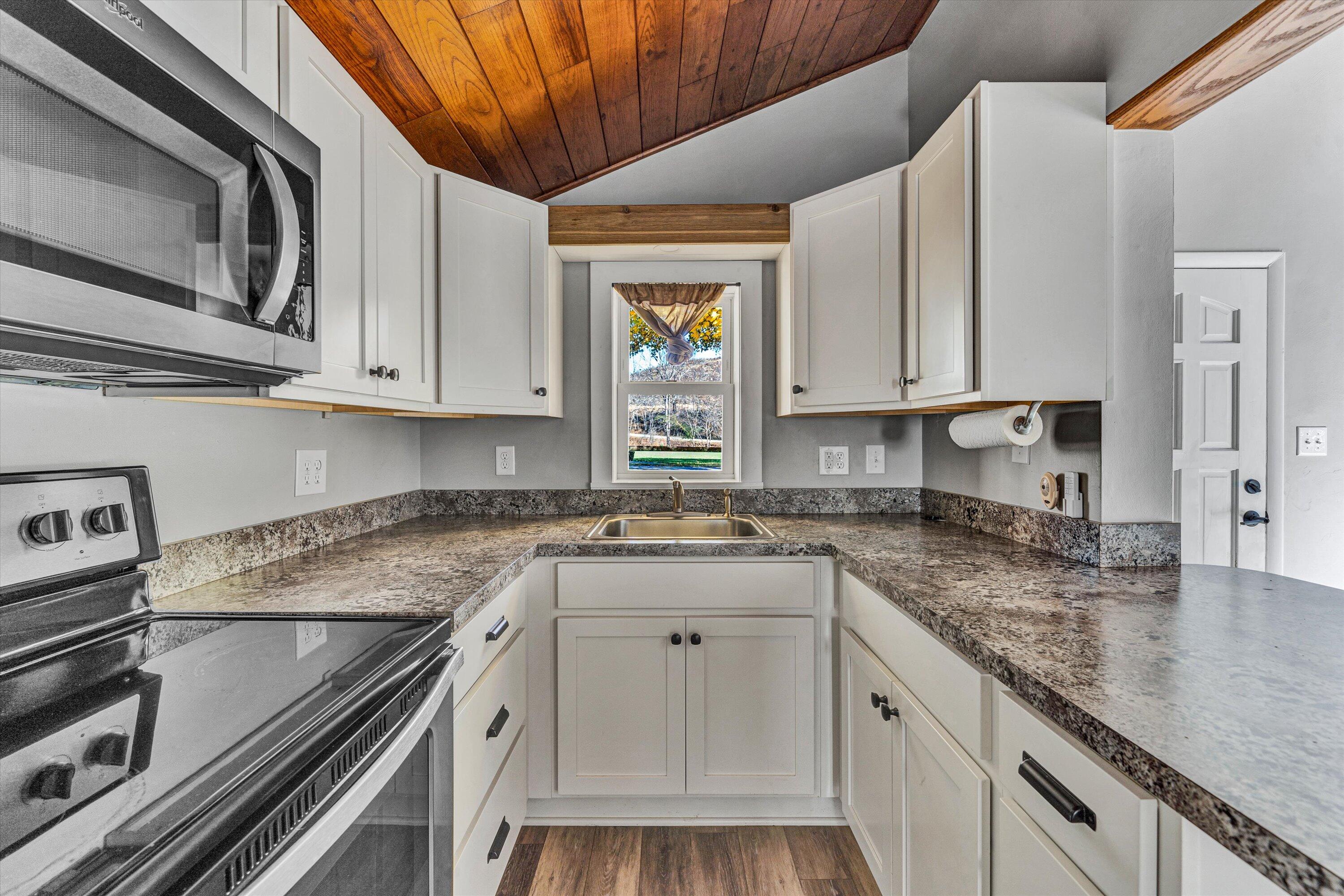 8610 Willow Branch Road Boones Mill, VA 24065 - Photo 11 of 26 10-DSC00049