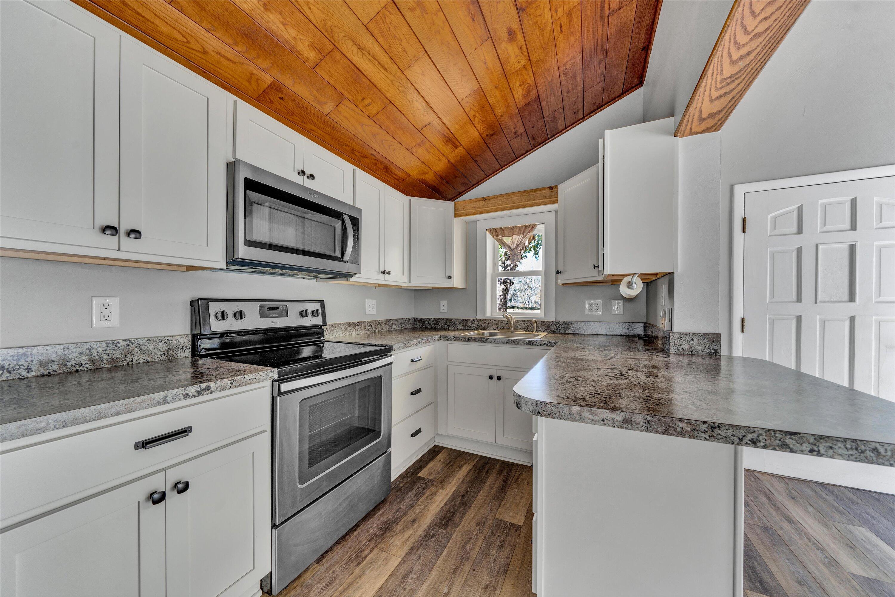 8610 Willow Branch Road Boones Mill, VA 24065 - Photo 13 of 26 12-DSC00076