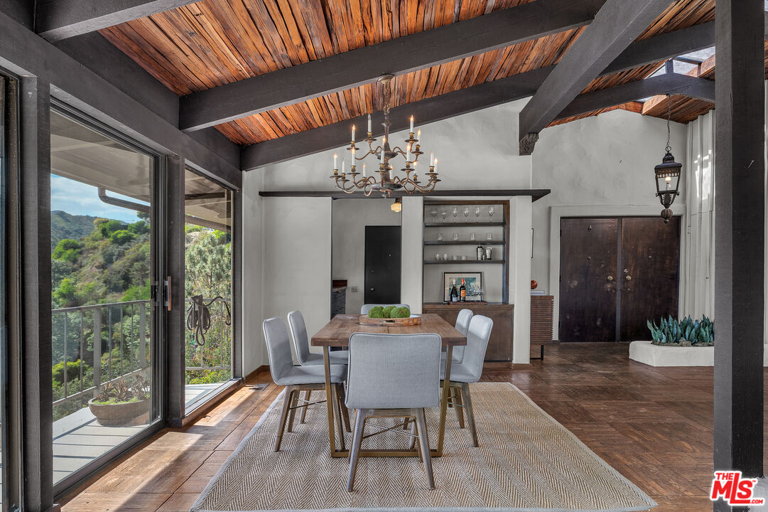 1731 Westridge Road Los Angeles, CA 90049 - Photo 15 of 43