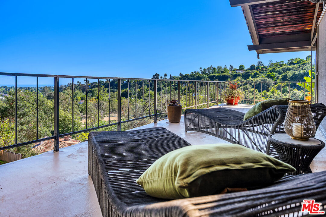 1731 Westridge Road Los Angeles, CA 90049 - Photo 18 of 43