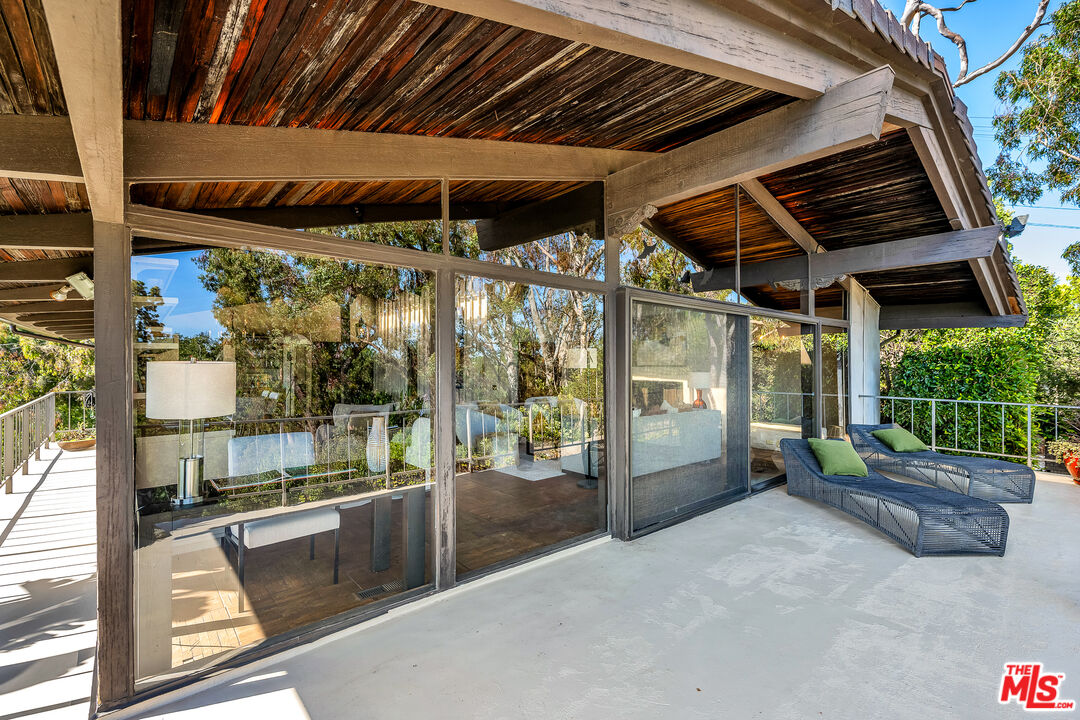 1731 Westridge Road Los Angeles, CA 90049 - Photo 20 of 43