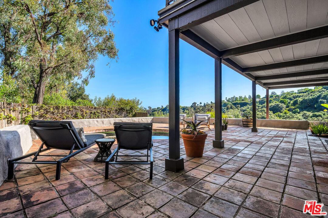 1731 Westridge Road Los Angeles, CA 90049 - Photo 24 of 43