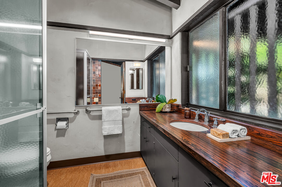1731 Westridge Road Los Angeles, CA 90049 - Photo 29 of 43