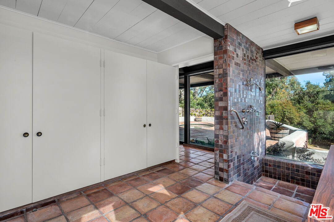 1731 Westridge Road Los Angeles, CA 90049 - Photo 34 of 43