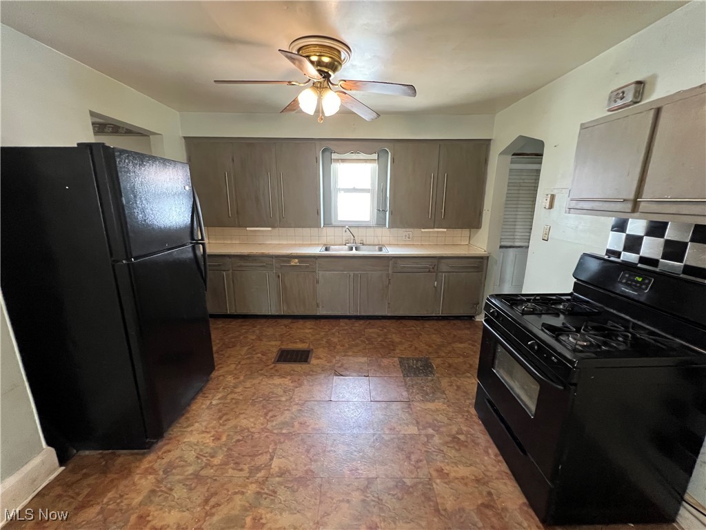 2909 Vestal Road Youngstown, OH 44509 - Photo 5 of 17