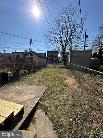 a view of a house with backyard and porch