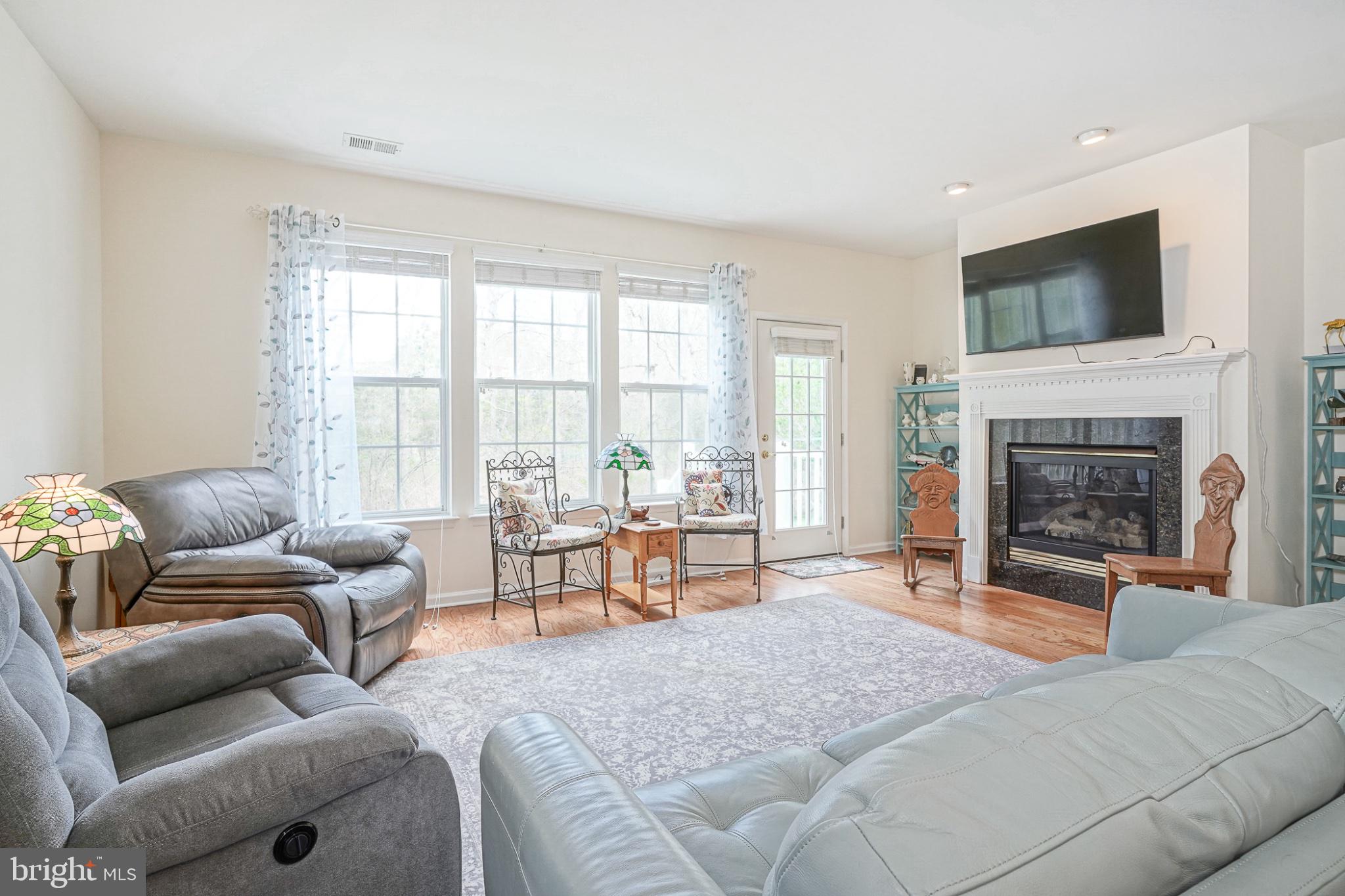 213 Limerick Street Absecon, NJ 08205 - Photo 14 of 39 Bright and inviting living space.