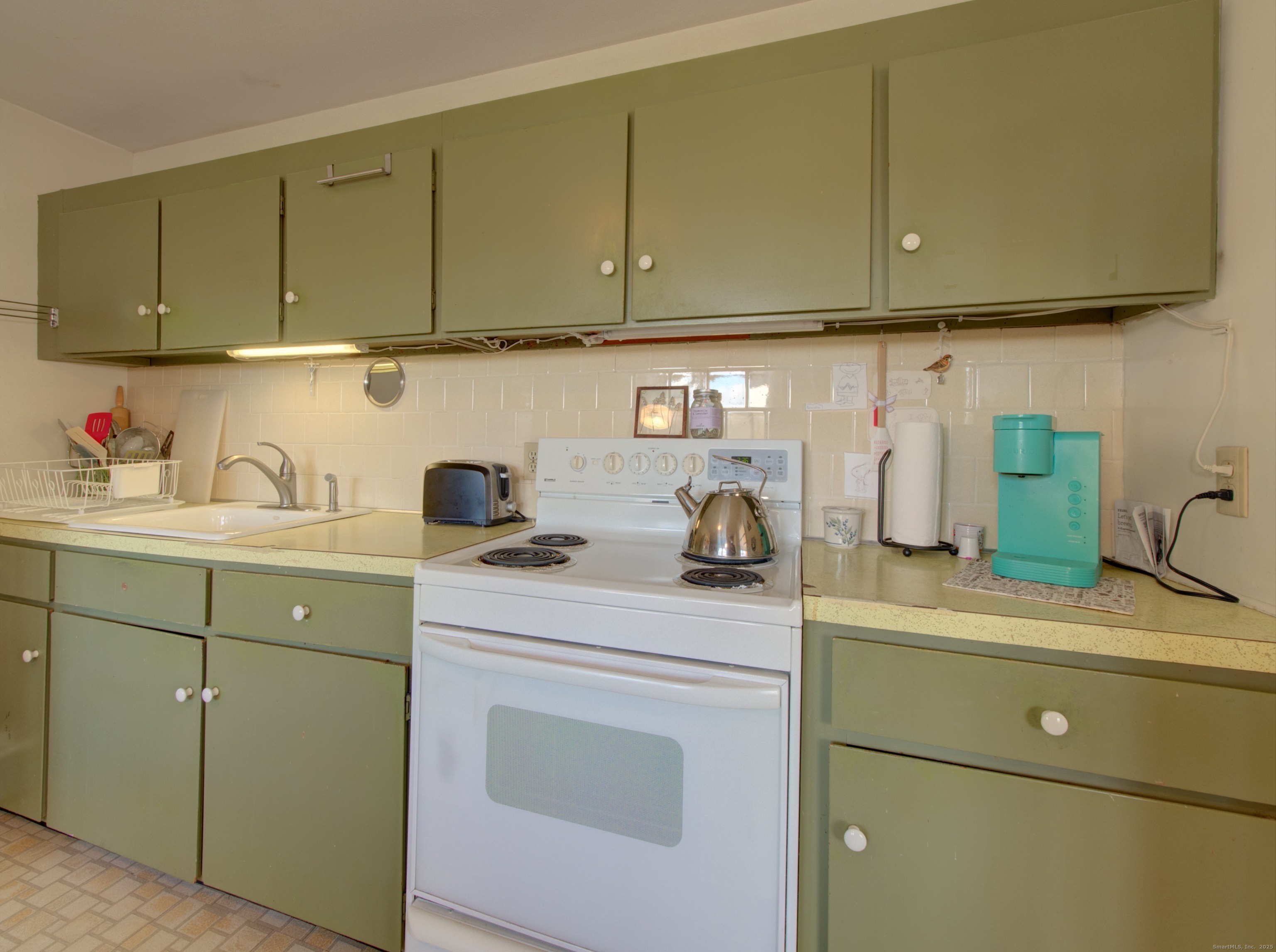 5 Sachem Lane Ledyard, CT 06339 - Photo 6 of 36 a view of cabinets a washer and dryer