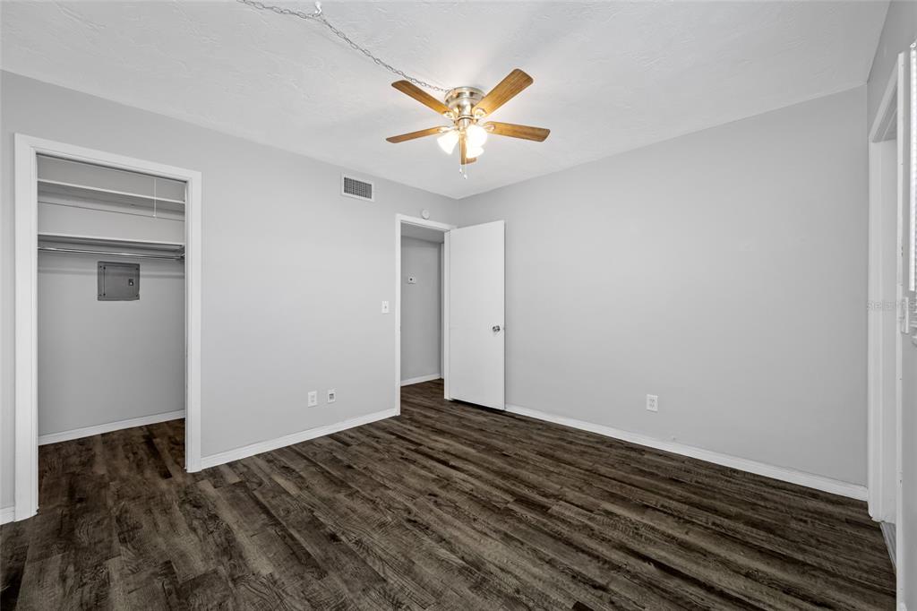 50 Liberty Way, Unit 10 Palm Harbor, FL 34684 - Photo 16 of 23 a view of a livingroom with a ceiling fan