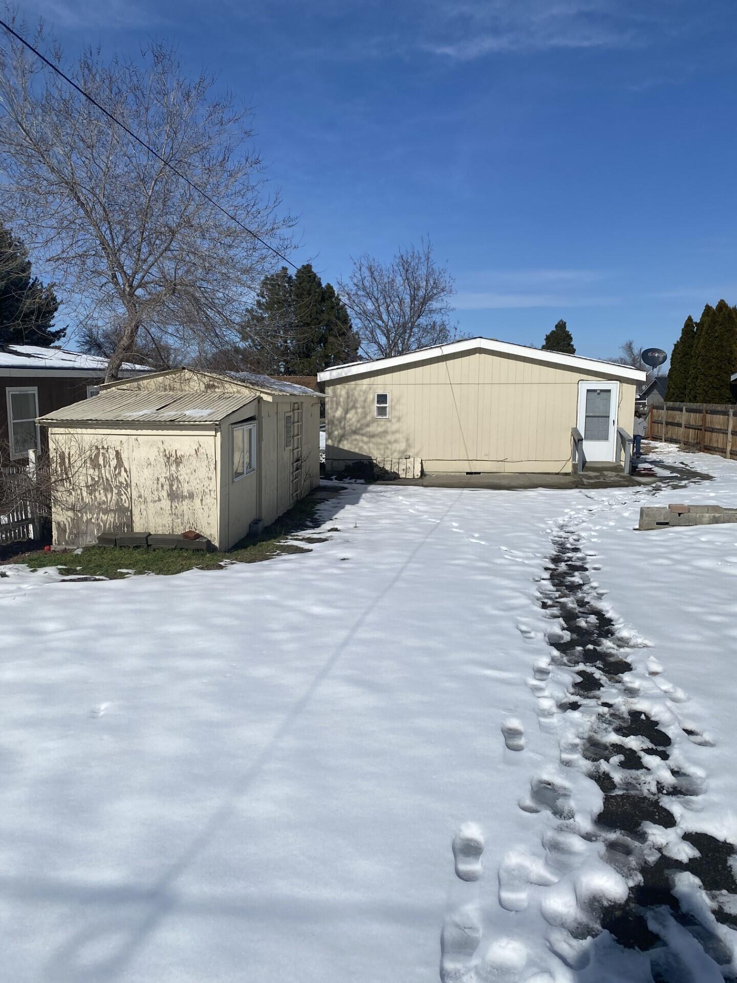 474 4th Street Madras, OR 97741 - Photo 6 of 29 4th back