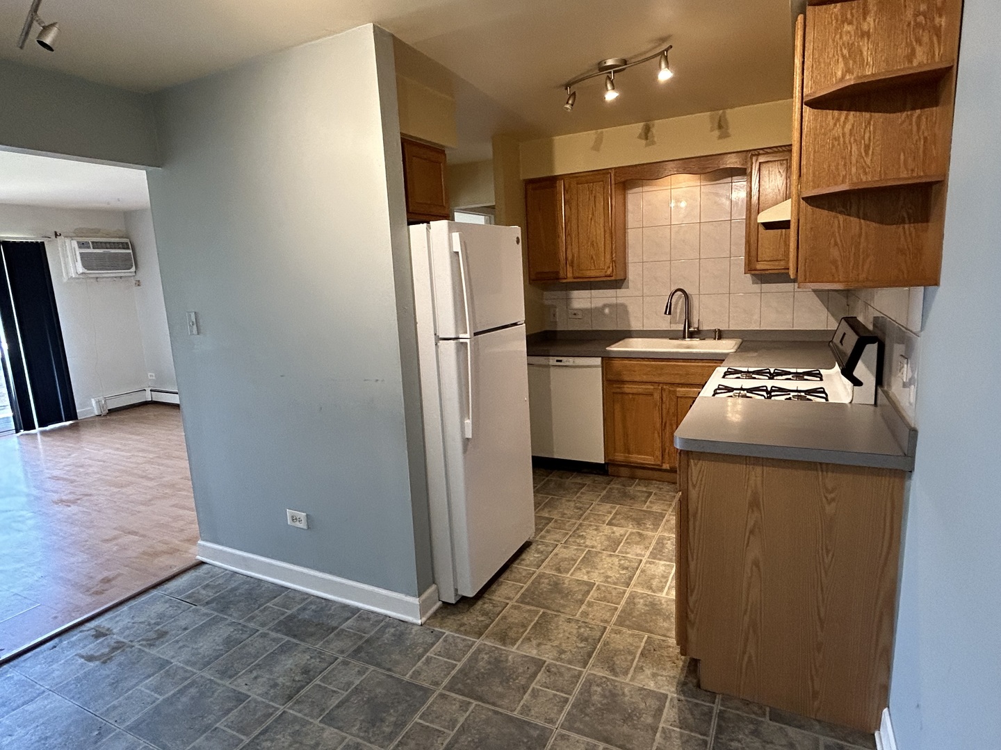 10324 Ridgeland Avenue, Unit 205 Chicago Ridge, IL 60415 - Photo 7 of 20