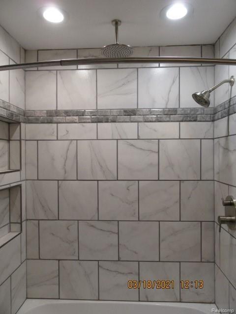 15583 Champaign Road Allen Park, MI 48101 - Photo 21 of 43 Shower 4.JPG