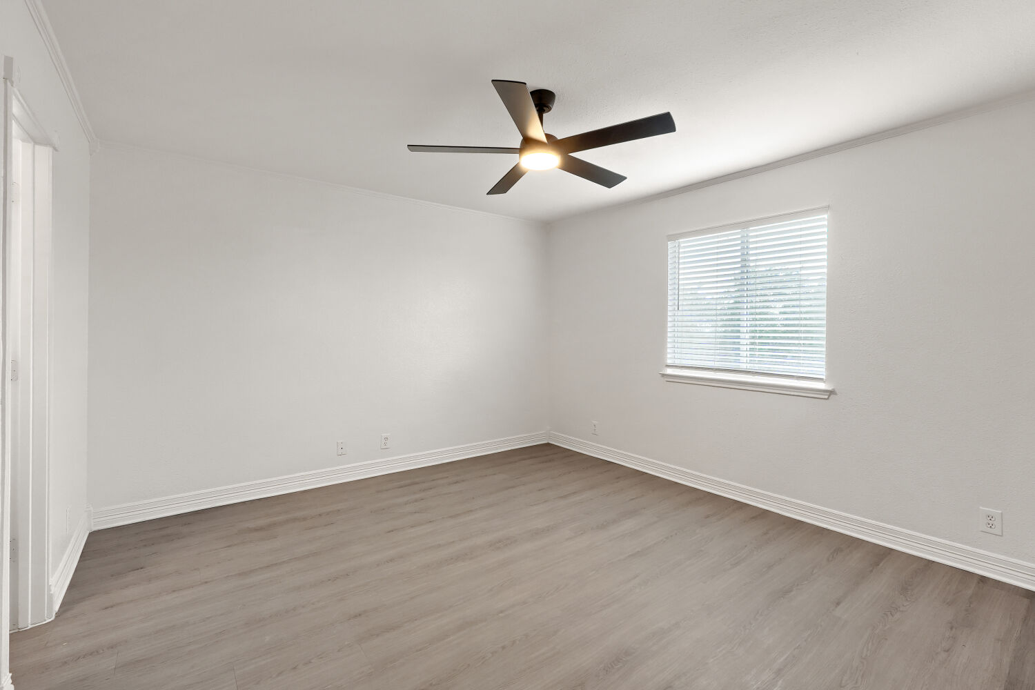 184 Unity Kyle, TX 78640 - Photo 8 of 11 The room features a ceiling fan with integrated lighting, a window with blinds, and light-colored flooring