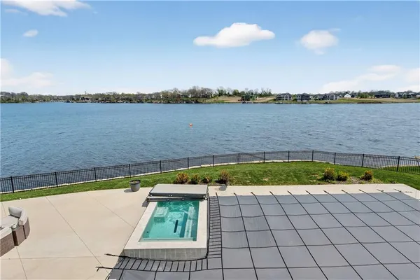 $5,200,000 | 16 Seminole Cir Lake, Lake Winnebago, MO 64034