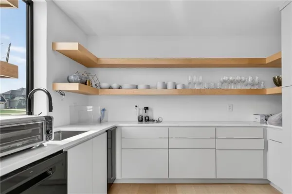 $5,200,000 | 16 Seminole Cir Lake, Lake Winnebago, MO 64034