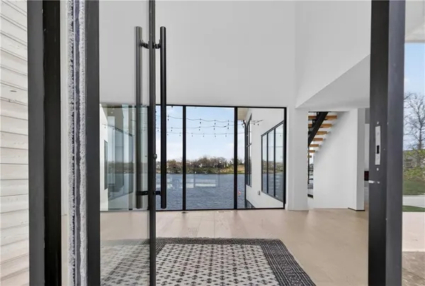 $5,200,000 | 16 Seminole Cir Lake, Lake Winnebago, MO 64034