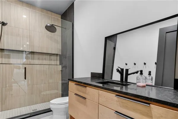 $5,200,000 | 16 Seminole Cir Lake, Lake Winnebago, MO 64034