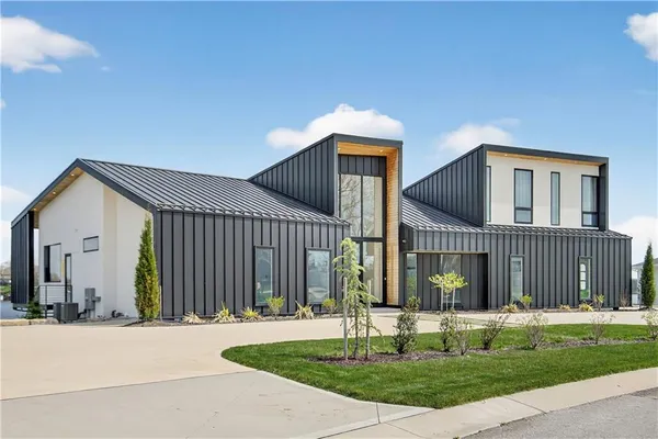 $5,200,000 | 16 Seminole Cir Lake, Lake Winnebago, MO 64034