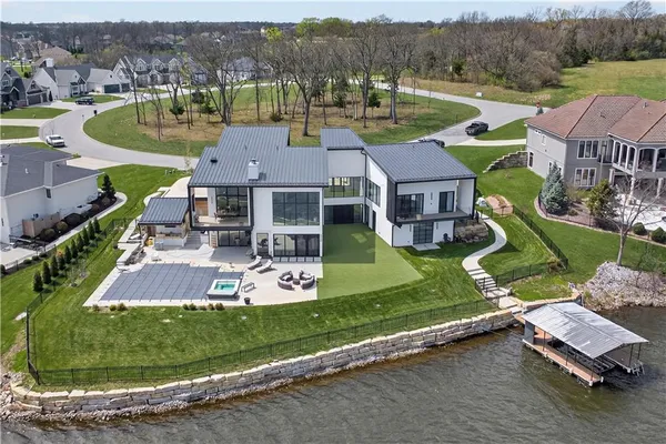 $5,200,000 | 16 Seminole Cir Lake, Lake Winnebago, MO 64034