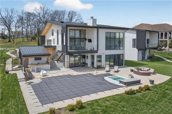 $5,200,000 | 16 Seminole Cir Lake, Lake Winnebago, MO 64034