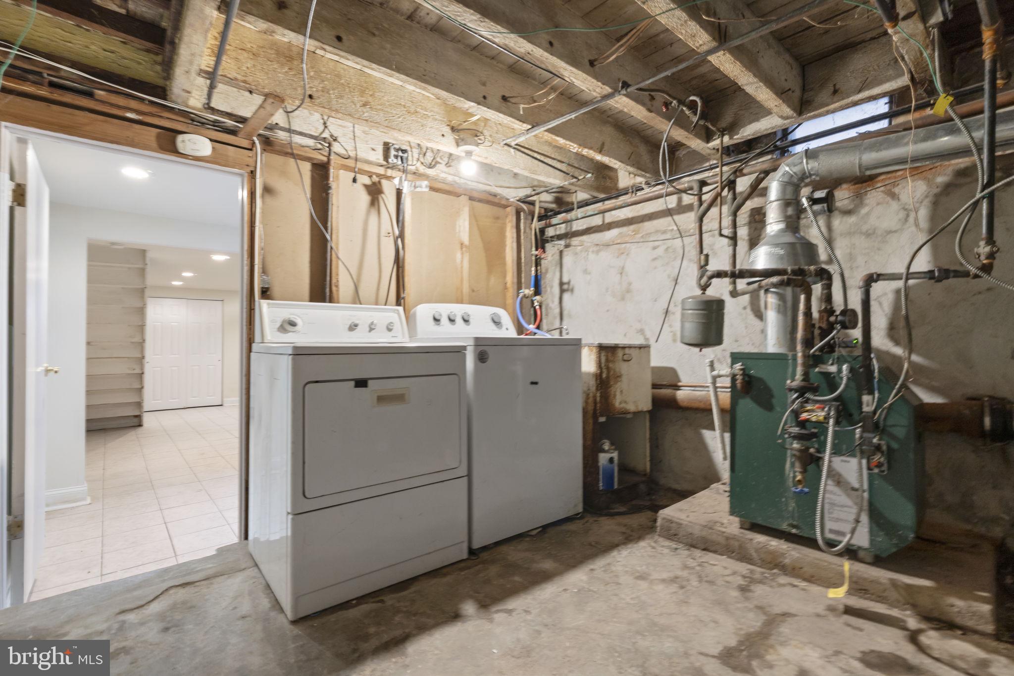 2246 South Hicks Street Philadelphia, PA 19145 - Photo 24 of 26 a utility room with dryer and washer